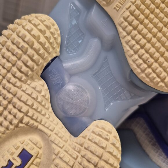 Nike Youth basketball sneakers - Picture 5 of 13